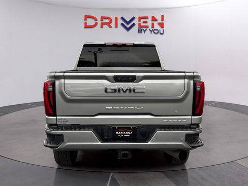 Used 2024 GMC Sierra 3500 Denali Ultimate AWD/4WD image 4