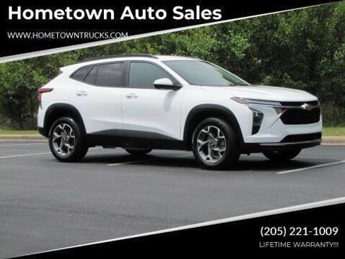 Used 2025 Chevrolet Trax LT w/ Driver Confidence Package FWD image 1