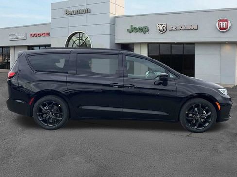 New 2026 Chrysler Pacifica Select w/ S Appearance Package FWD image 8