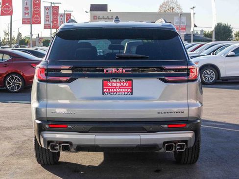 Used 2025 GMC Acadia Elevation image 8