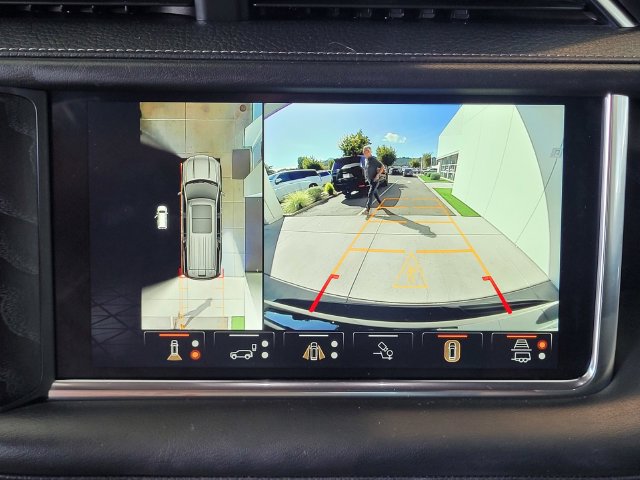 Used 2024 GMC Yukon Denali w/ Advanced Technology Package AWD/4WD image 11