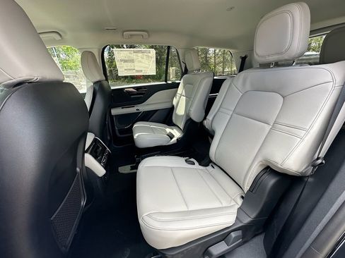 New 2026 Lincoln Aviator AWD image 17