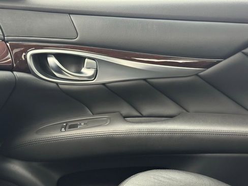 Used 2017 INFINITI Q70 L 3.7 image 40