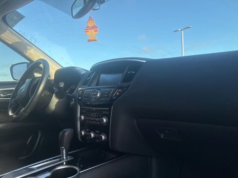 Used 2020 Nissan Pathfinder SV w/ Cargo Package image 10