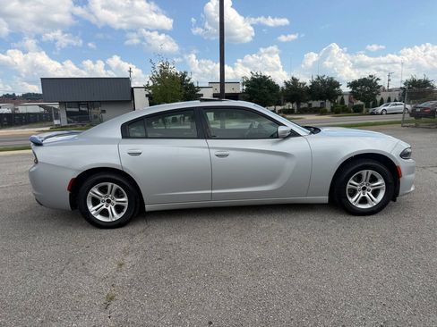 Used 2019 Dodge Charger SXT w/ Leather Interior Group RWD image 6