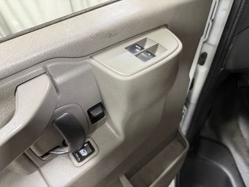 Used 2018 Chevrolet Express 2500 w/ Driver Convenience Package RWD image 19