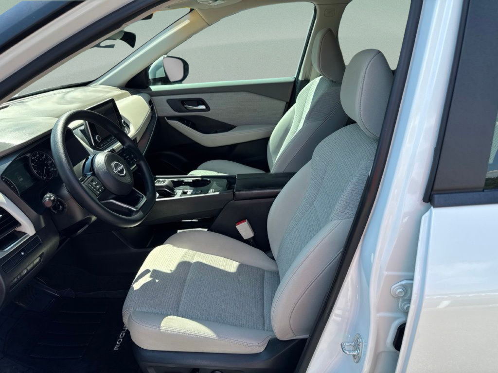 Used 2023 Nissan Rogue SV FWD image 11