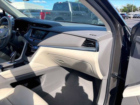 Used 2019 Cadillac XT5 Premium Luxury AWD/4WD image 18