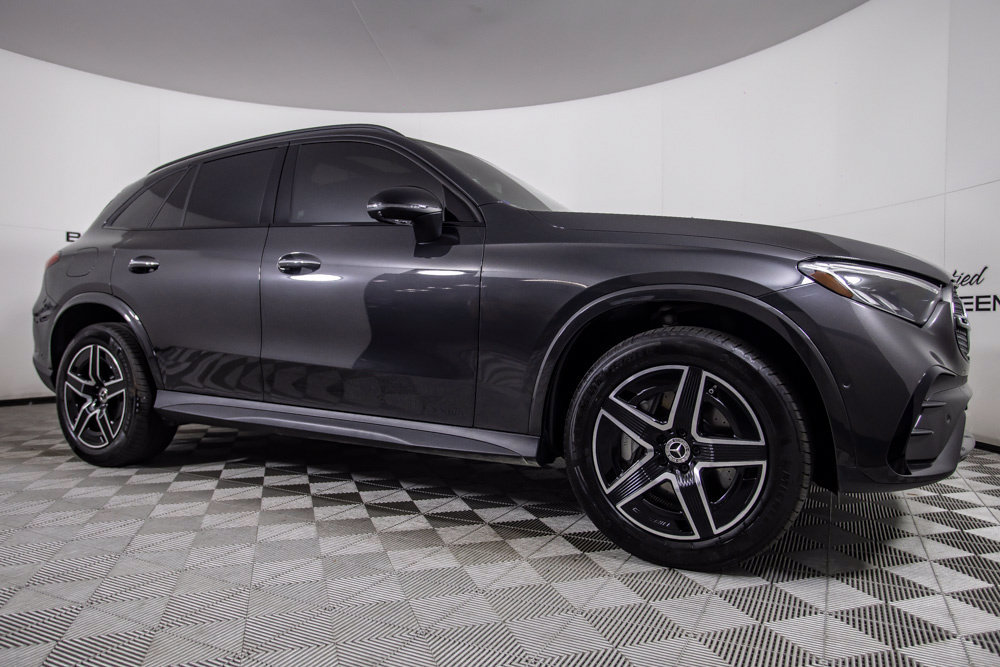 Used 2025 Mercedes-Benz GLC 300 4MATIC w/ AMG Line image 2