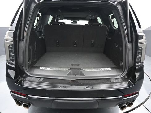 Used 2025 Chevrolet Suburban RST w/ Comfort Package AWD/4WD image 10