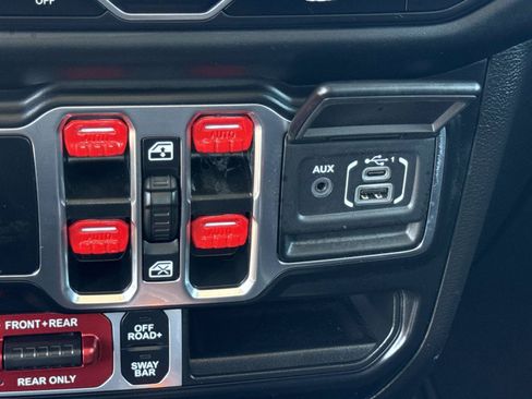Certified 2023 Jeep Gladiator Rubicon w/ Cold Weather Group AWD/4WD image 28
