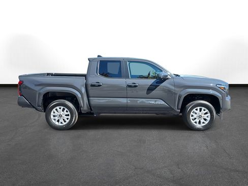 Used 2025 Toyota Tacoma SR5 image 4
