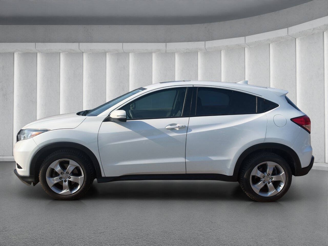 Used 2017 Honda HR-V EX image 2