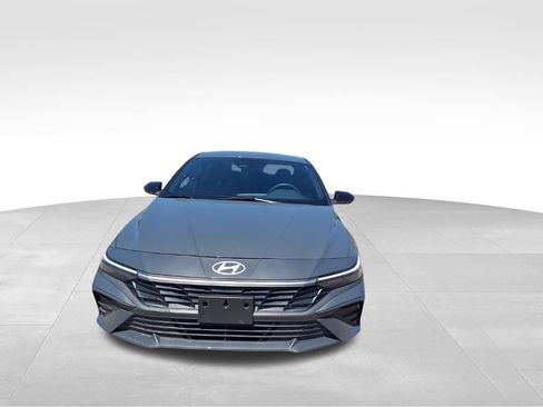 Used 2025 Hyundai Elantra Sport image 5