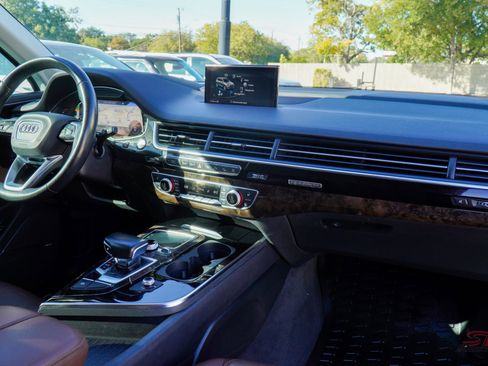 Used 2019 Audi Q7 3.0T Prestige w/ Prestige Package image 17