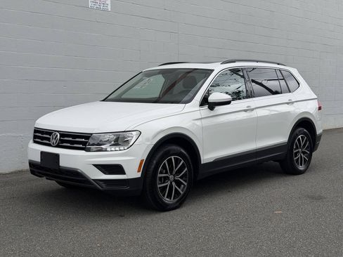 Used 2021 Volkswagen Tiguan SE w/ Panoramic Sunroof Package AWD/4WD image 2
