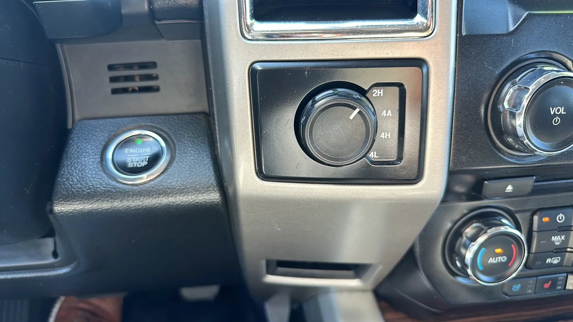 Used 2015 Ford F150 Lariat AWD/4WD image 17
