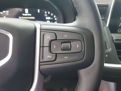 Used 2024 GMC Yukon XL SLT w/ SLT Luxury Package image 35