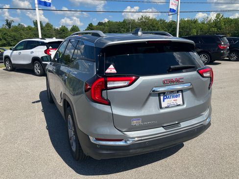 Used 2024 GMC Terrain SLT w/ Tech Package FWD image 6