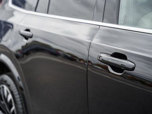 New 2026 Volvo XC90 B6 Plus w/ Protection Package Premier image 16