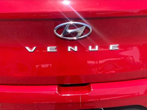 Used 2023 Hyundai Venue Limited image 10