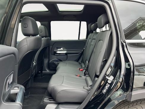 Used 2025 Mercedes-Benz GLB 250 4MATIC image 13