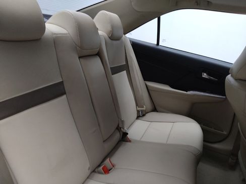 Used 2014 Toyota Camry XLE w/ Leather Package image 19