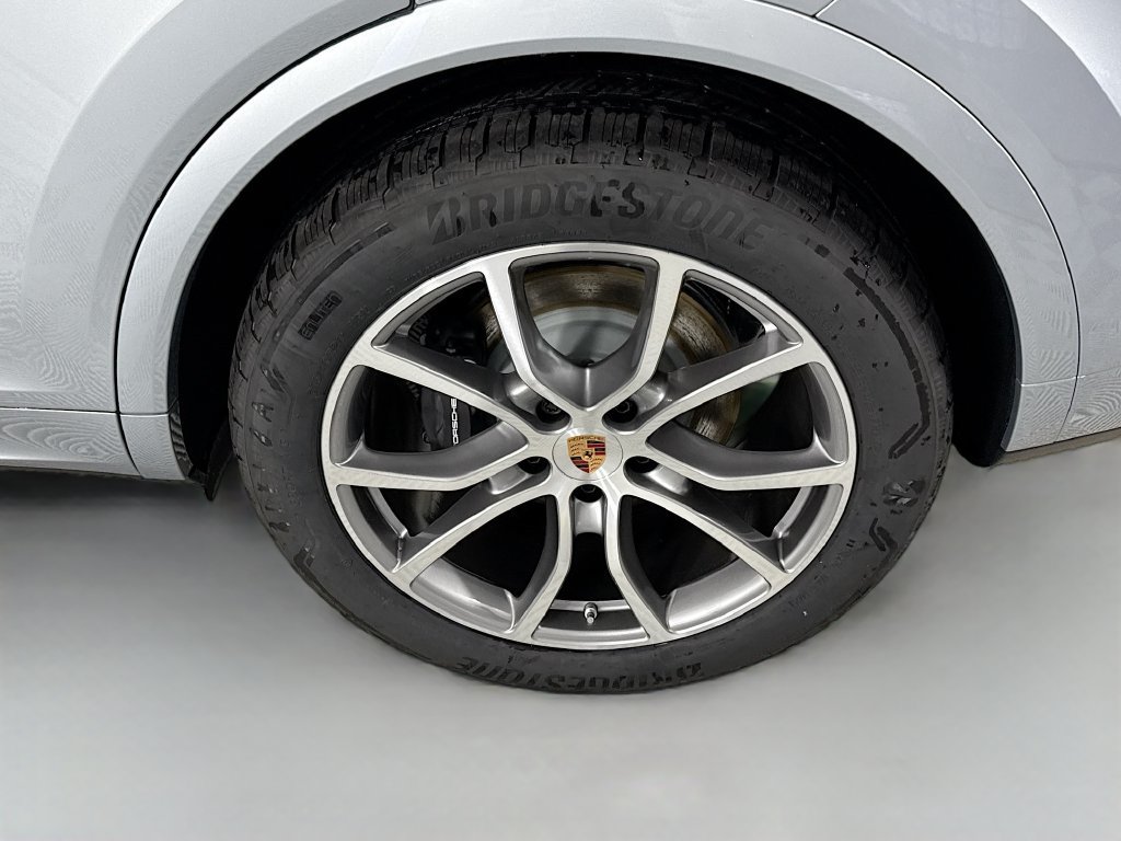 Certified 2026 Porsche Cayenne AWD/4WD image 32