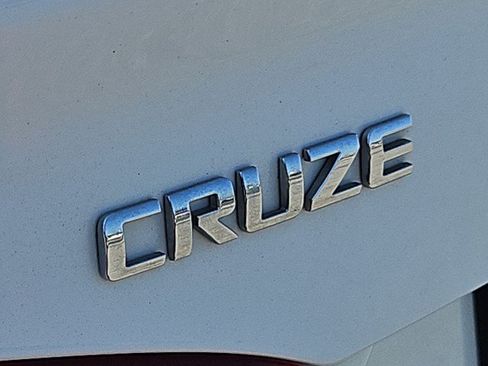 Used 2018 Chevrolet Cruze LS FWD image 30