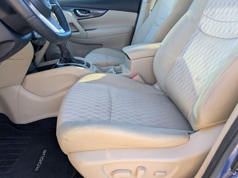 Used 2020 Nissan Rogue SV image 7