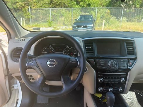 Used 2017 Nissan Pathfinder S AWD/4WD image 11