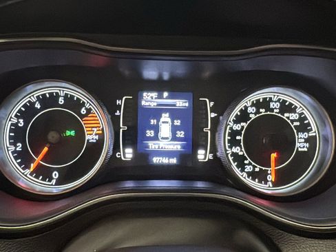 Used 2019 Jeep Cherokee Latitude Plus image 15