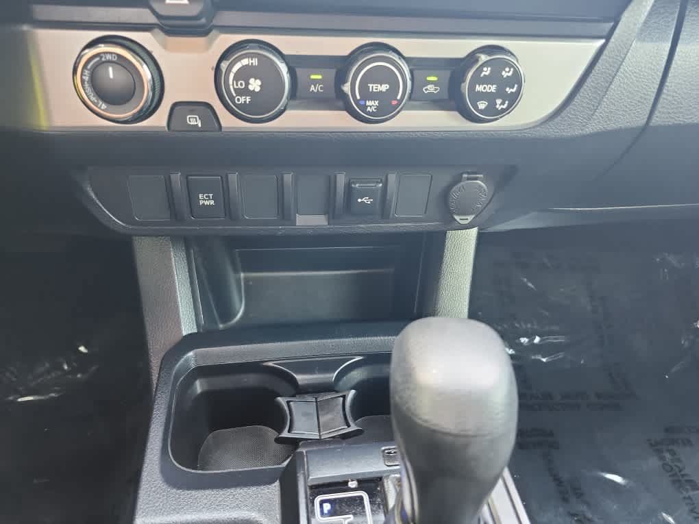Used 2020 Toyota Tacoma SR AWD/4WD image 19