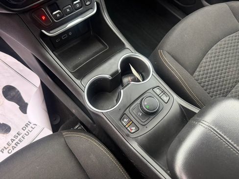 Used 2019 GMC Terrain SLE w/ Driver Convenience Package image 16