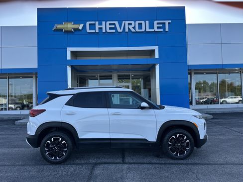 Used 2023 Chevrolet TrailBlazer LT w/ Convenience Package AWD/4WD image 1