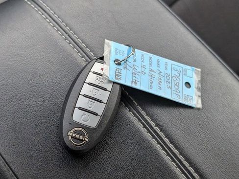 Used 2025 Nissan Altima 2.5 SV image 31