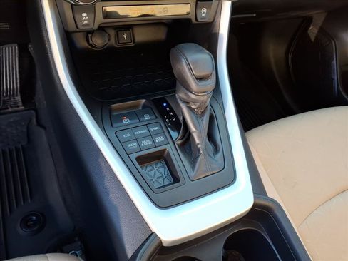 Used 2021 Toyota RAV4 XLE AWD/4WD image 34
