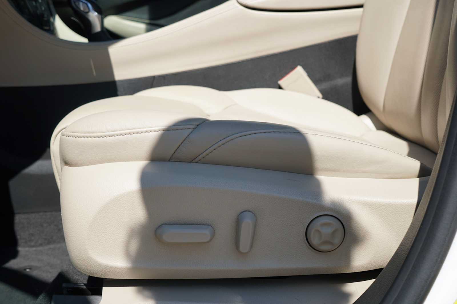 Used 2018 Buick Envision Premium w/ Driver Confidence Package AWD/4WD image 18