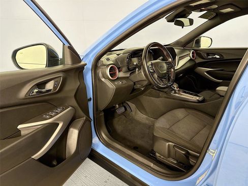Used 2024 Chevrolet Trax RS w/ Driver Confidence Package FWD image 3