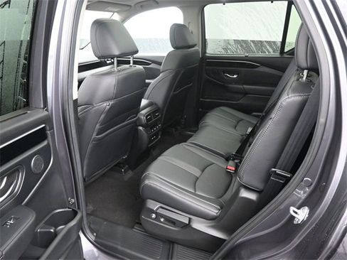 Certified 2025 Honda Pilot Touring image 10