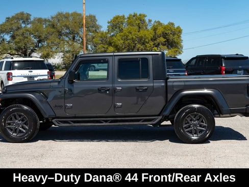 Used 2024 Jeep Gladiator Sport AWD/4WD image 10