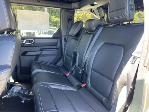 New 2025 Ford Bronco Outer Banks image 24