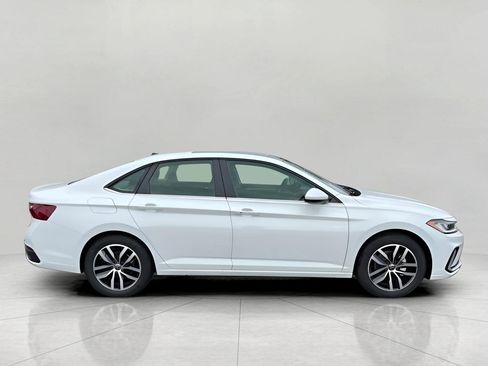 New 2025 Volkswagen Jetta SE image 8