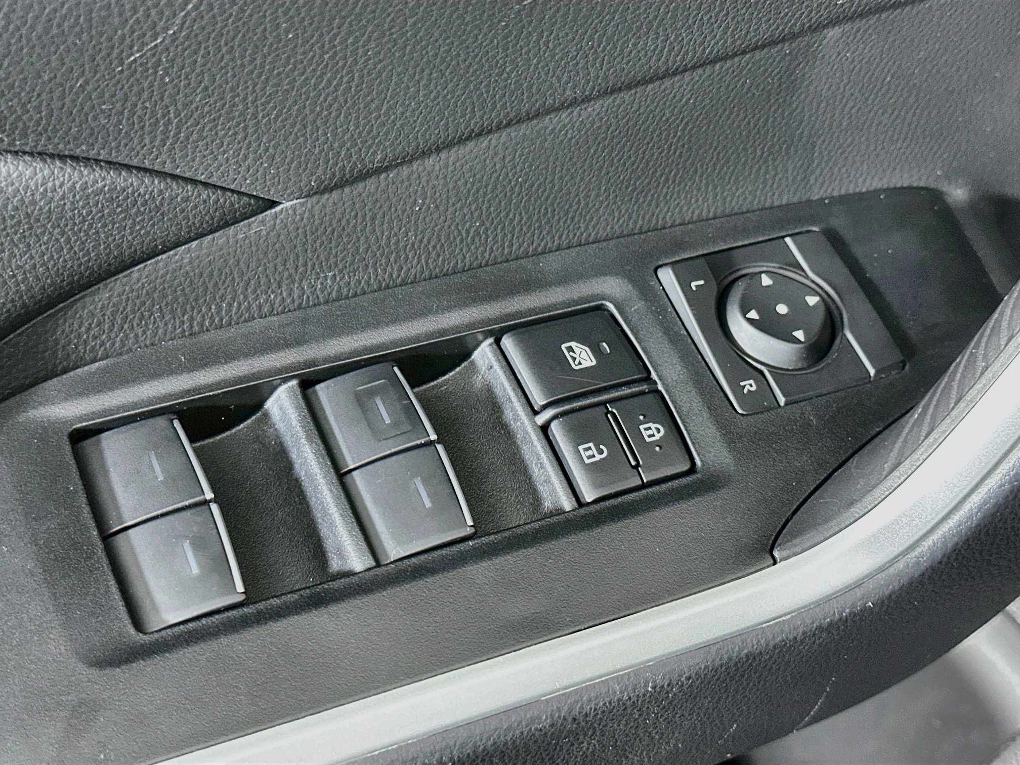 Used 2025 Toyota RAV4 XLE AWD/4WD image 15
