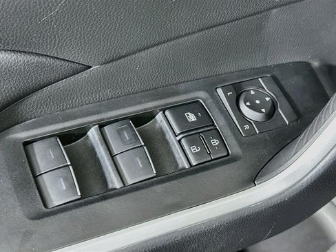 Used 2025 Toyota RAV4 XLE AWD/4WD image 15