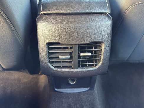 Used 2019 Ford Fusion SE image 28