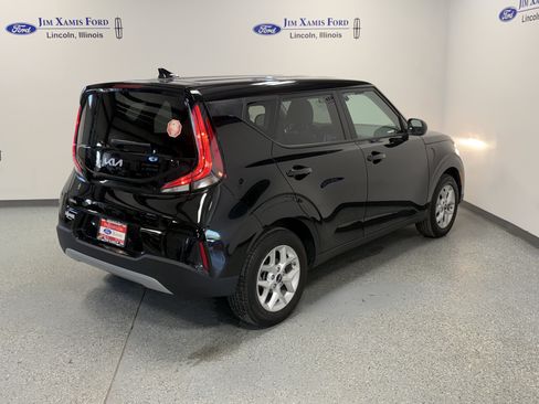 Used 2025 Kia Soul LX w/ LX Technology Package FWD image 32