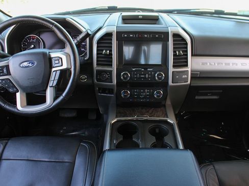 Used 2019 Ford F250 Lariat w/ Lariat Ultimate Package AWD/4WD image 13