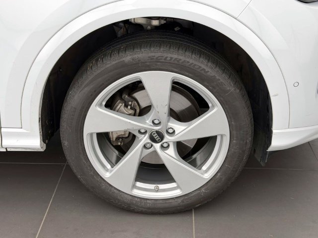 Used 2025 Audi Q5 Premium Plus w/ Premium Plus AWD/4WD image 7