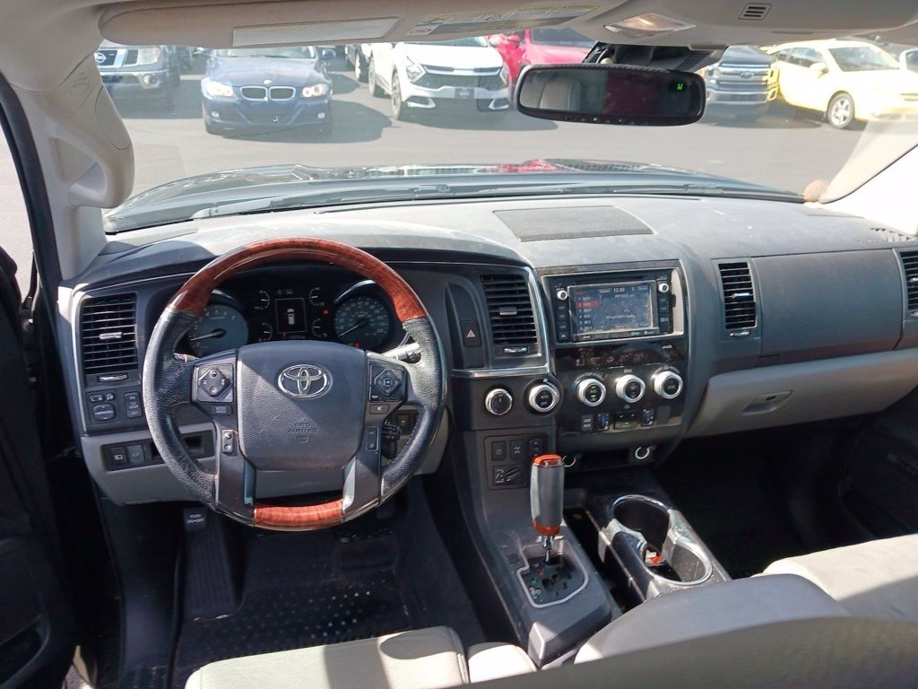 Used 2019 Toyota Sequoia Platinum AWD/4WD image 7
